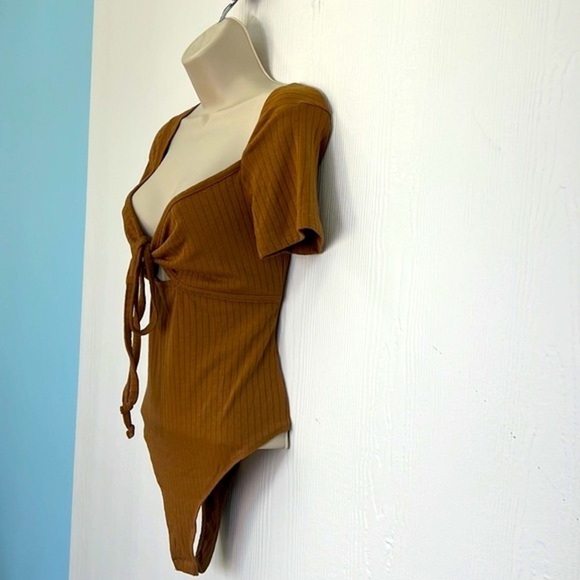 Wild Fable - NWT Ribbed Brown Tie Short Sleeve Bodysuit Size Medium - Picture 5 of 16